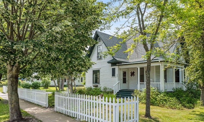 Green Lake Casa | 4 Bedroom Fordham House