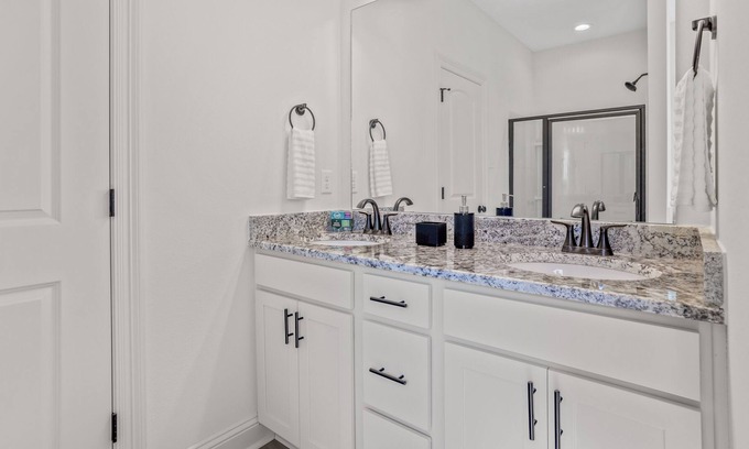 Lake Charles Casa | 4 Bedroom Home in Iowa, La