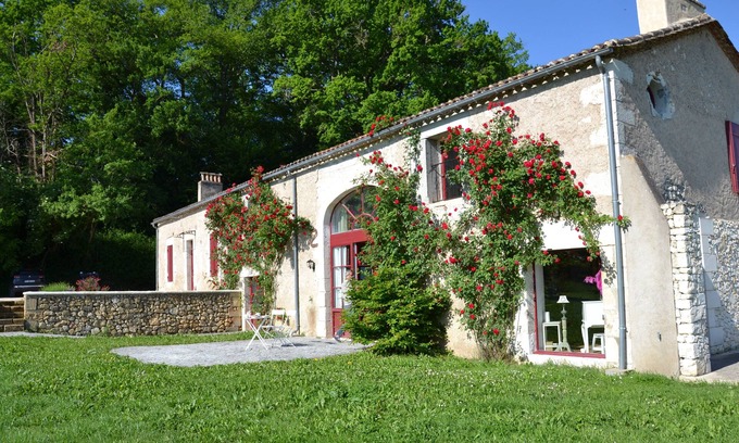 Pomport Casa | 4-bedroom house in charming Pomport with WiFi, AC. Book your stay now