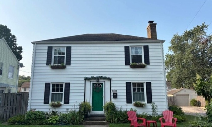 South Bend Casa | 4 bedroom house in lovely Sunnymede neighborhood: 5 min drive to ND