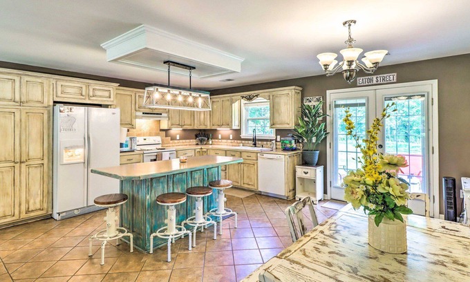 Higden Casa | 4-bedroom house in peaceful Higden minutes from the lake