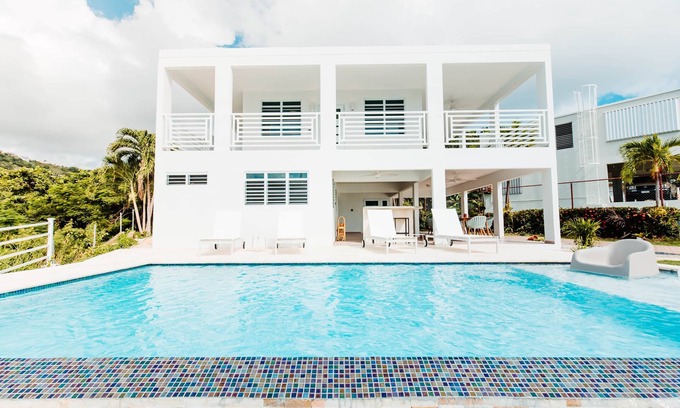 Camino Nuevo Casa | 4 BR/3BA W. Infinity Pool, Short Walk To Beach & Solar BU