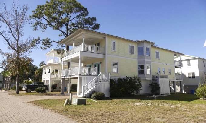Tybee Island Casa | Casa de estilo sureño con encanto de 4 dormitorios - North End