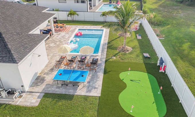 Burnt Store Casa | 4 BR Heated Pool Mini Golf BBQ Game Room