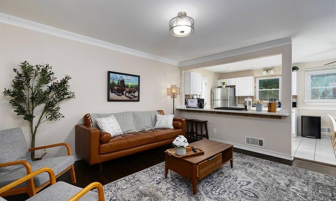 Kennesaw Casa | 4 BR Relaxing Big Family House l 8 guest l Quiet neighborhood