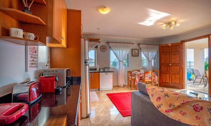 Paralia Platanou Casa | 4' from the sea family house in a garden with lawn and trees