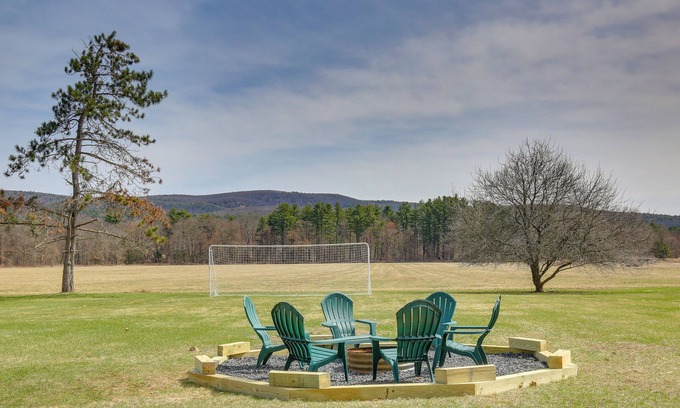 Great Barrington Casa | 4 Mi to Great Barrington: Berkshires Retreat!