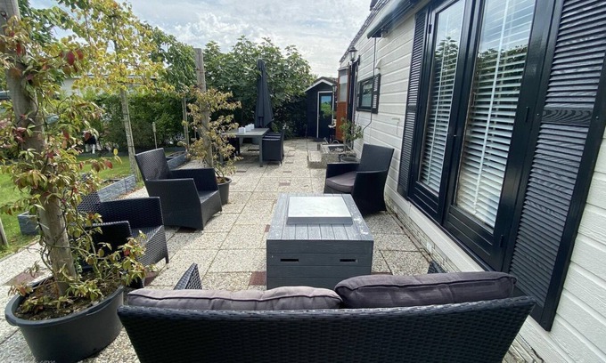 Baarland Casa | 4 Person Holiday chalet in Baarland