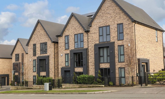 Skegby Casa | 4 ROCKCLIFFE GRANGE, pet friendly, with hot tub in Mansfield