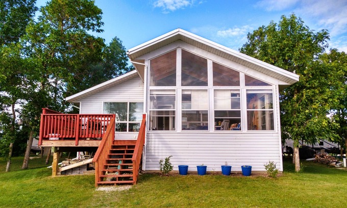 Saint Ambroise Cabina | 4-season home on Lake Manitoba