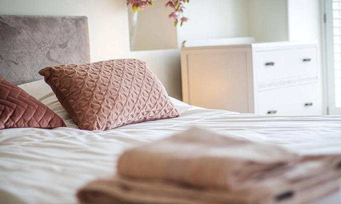 Cregneish Cabaña | 4 Star Gold Beachfront | Dog friendly | Garden | Sleeps 6