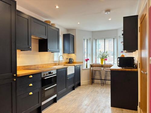 Horsham Casa | 4BR - 3BA - Fast Wi-Fi - Free Parking - Garden - EV Point