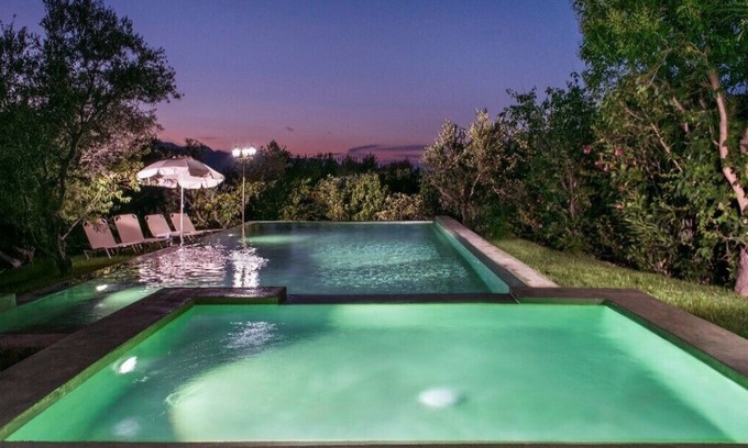 Darmarochori Villa | Propiedad de 5 bd, cómoda, vista increíble, piscina