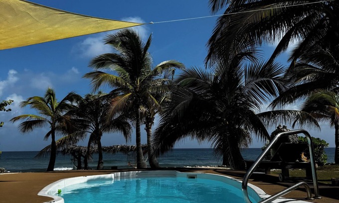 West End Villa | Tropical Beach Paradise W / Pool - Beach Cabana, Servicios disponibles