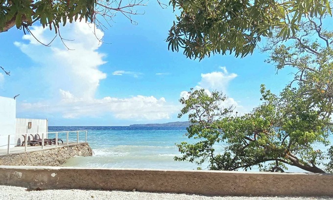 Calatagan Complejo | 5-Bedroom Beachfront Mansion in Calatagan with Outdoor Pool
