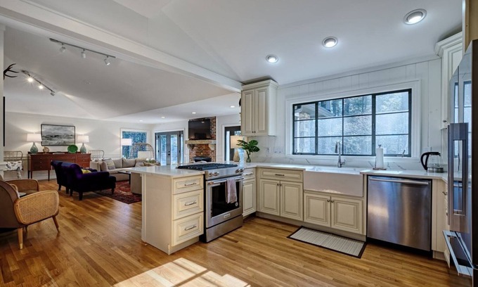 Cashiers Casa | 5 bedroom cottage in High Hampton