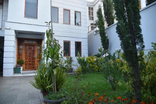 Lideta Villa | 5 Bedroom Exquisite Villa in Top-view Area