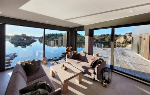 Bomlo Casa | 5 Bedroom Lovely Home In Urangsvåg