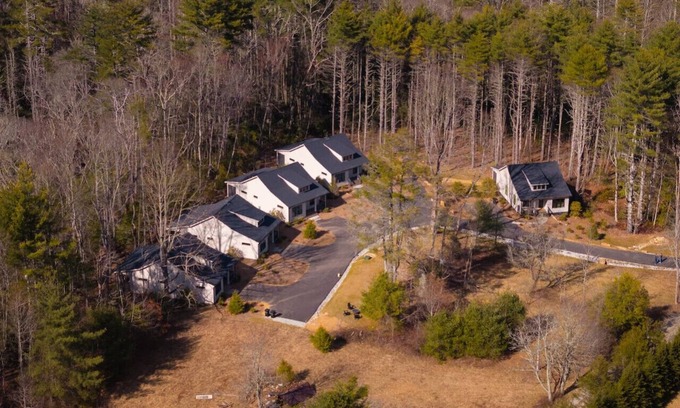 Cashiers Casa | 5 Cabin compound Cashiers!