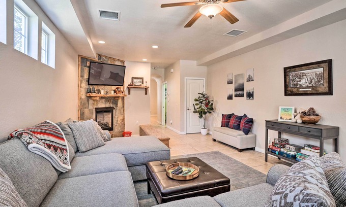 Big Bear City Cabaña | 5 Mi to Big Bear Lake: Cozy Cottage w/ Hot Tub