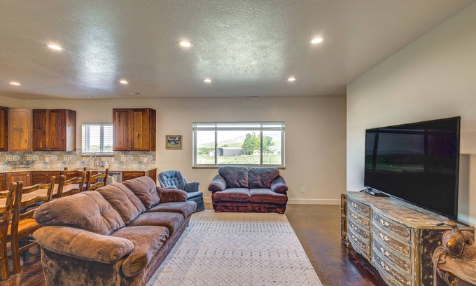 Swanlake Cabina | 5 Mi to Devil Creek Reservoir: Idaho Farmhouse!