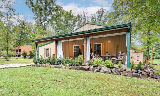 Clarkson Casa | 5 Mi to Nolin Lake: Family Home w/ Hot Tub!