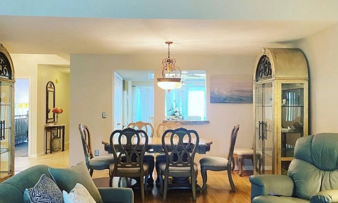 Gleneagles Casa | 5 miles from downtown Naples 5th Avenue!