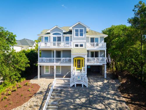 Corolla Light Casa | 5 Min to Beach Pool Hot Tub Resort Amenities