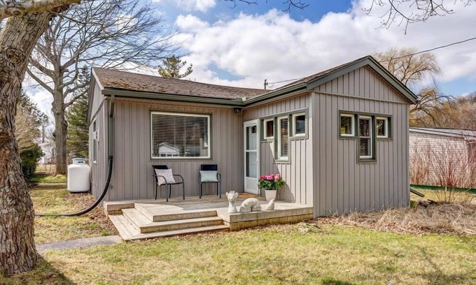 Turkey Point Cabaña | 5 min to the beach! Sun filled cottage in Turkey Point