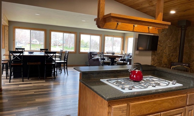 Garrison Casa | 5 Stars! Updated/Private/Clean/Spacious Cabin On Lake Mille Lacs-4 bedroom