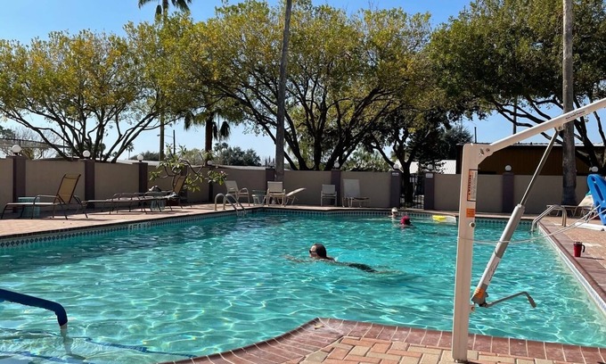 Pharr Casa | 55&Up? WHAT A DEAL in a POPULAR RGV PARK! Gated, Great Pool & Sunshine!