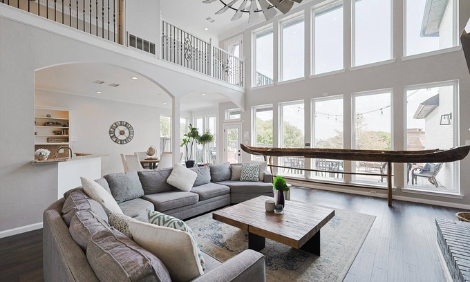 Rowlett Casa | 5BD Lakefront Home | Lake Ray Hubbard