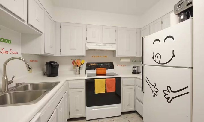 Los Alamos Condominio | 5min to LANL. 2BR/2BH condo downtown Los Alamos