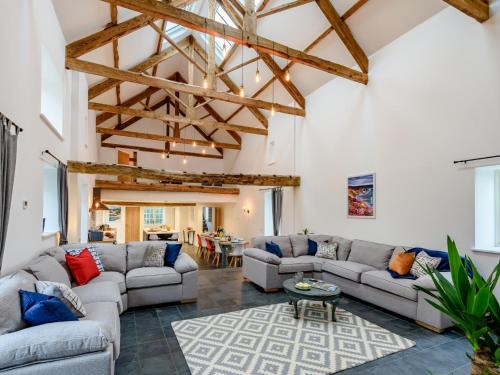 Black Torrington Casa | 6 Bed in Hatherleigh 79407