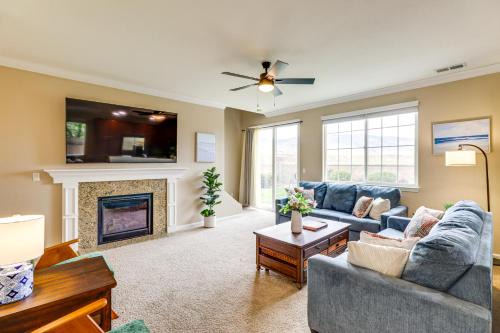 Northwest Reno Casa | 6 Mi to Dtwn Reno Mtn-View Retreat with Fireplace!