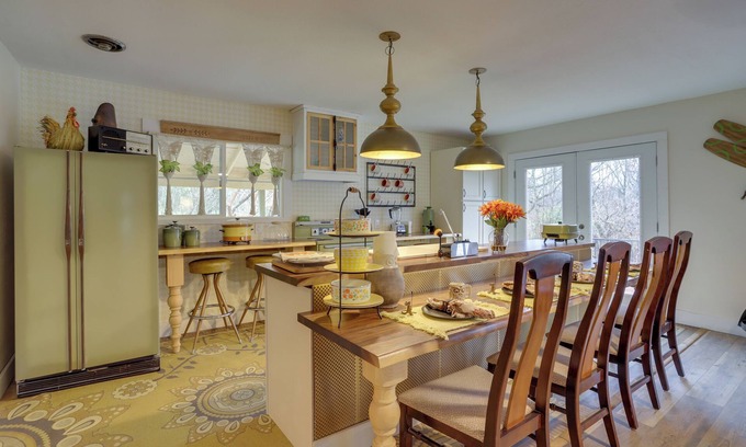 Coloma Casa | 6 Mi to Lake Michigan: Coloma Farmhouse