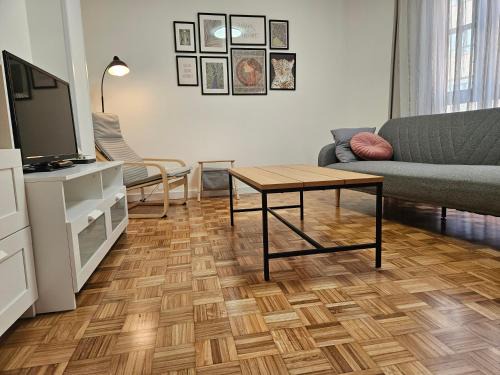 Las Campas y San Claudio Apartamento | 619A Moderno y acogedor apartamento