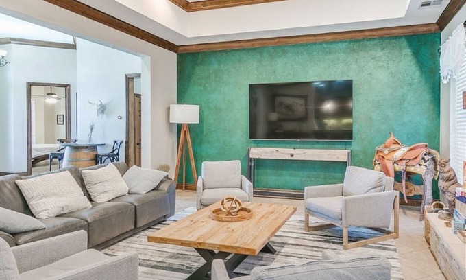 Pottawatomie County Apartamento | 6BR Family Ranch house with Pool, Animals & Family Fun #Skelly