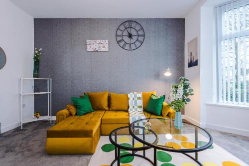 Rochdale Casa | 6BR Home - Sleeps 15 - Ideal for Contractors & Group Stays - Parking