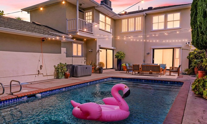 Pico - Robertson Casa | 6BR Villa with Pool, Jacuzzi & Game Room, Walk to Rodeo Drive