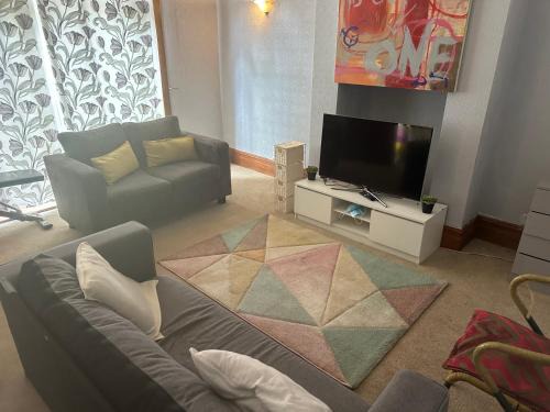 Walsall Apartamento | 7 Bedroom Cosy Walsall Stay - WiFi & Free Parking