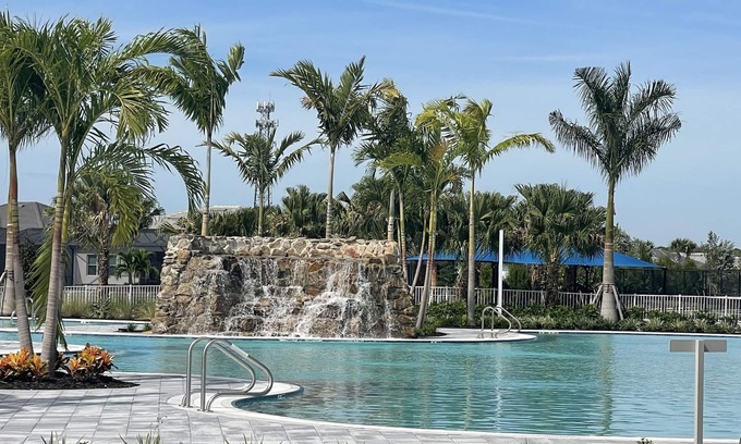 Englewood Villa | 7 minutes to Manasota Beach. Pools, bocce ball, pickleball, fitness center