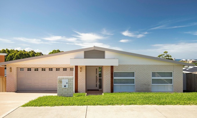 Red Head Casa | 76 Red Head Road with luxuries outdoor pool