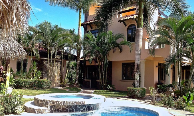 Esterillos Este Villa | 8 Drm (1&2) 2 Piscinas~Vistas al océano~CONSERJERO~BBQ~Ping Pong~Terrazas