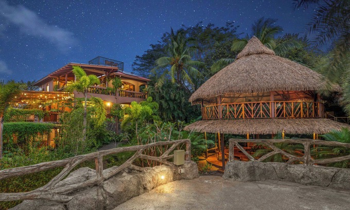 Junquillal Complejo | Oasis de 7 Casas Artísticas con Jardín, Yoga Shala, Comedor, Piscina y Ice-bath