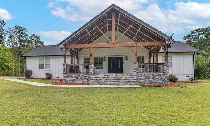New Hill Casa | 8 Mi to Jordan Lake: Spacious New Hill Home
