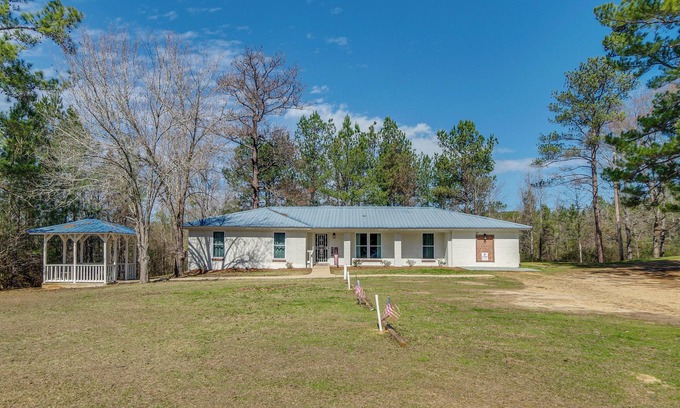 Newhebron Apartamento | 9 Mi to Water Park: Silver Creek Gem w/ Fireplace!