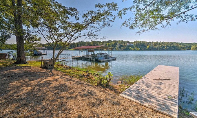 Jones Mills Casa | ¡NUEVO! Waterfront Home w / Dock - 8. 8Mi a las aguas termales