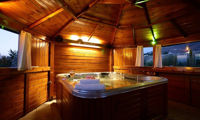 Parikia Hotel | 9 Muses