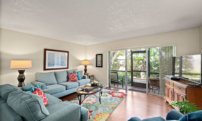 Historic Downtown Melbourne Condominio | Abril, mayo, junio $ 75 días - semanalmente. ¡Playa! Pueblo pintoresco! Kayak cerca! Golf 1 milla